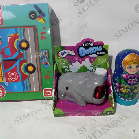 BOX OF APPROXIMATELY 5 ASSORTED TOYS AND GAMES TO INCLUDE BUBBLETASTIC HIPPO BUBBLE MACHINE, MATRYOSHKA RUSSIAN NESTING DOLL, PLAYTIVE MAGNETIC PLAY SET, ETC