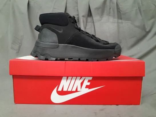 BOXED PAIR OF NIKE CITY CLASSIC BOOTS IN BLACK UK SIZE 6