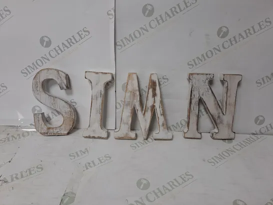 LARGE QUANTITY OF ASSORTED SHABBY CHIC ALPHABET LETTERS 