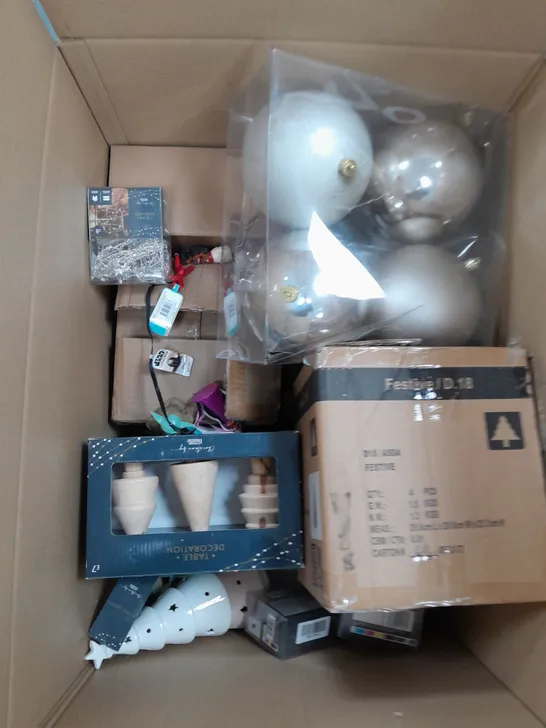 BOX OF APPROX 15 ASSORTED ITEMS TO INCLUDE - TABLE DECORATION, BAUBLES, STRING LIGHTS ETC