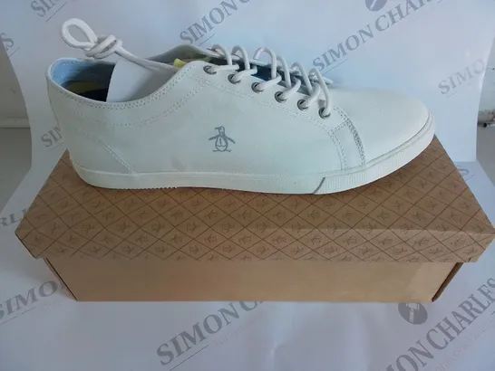 BRAND NEW BOXED PAIR OF SIZE 8 PENGUIN OFF-WHITE SHOES