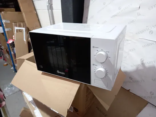 SWAN 700W MANUAL MICROWAVE RRP £108