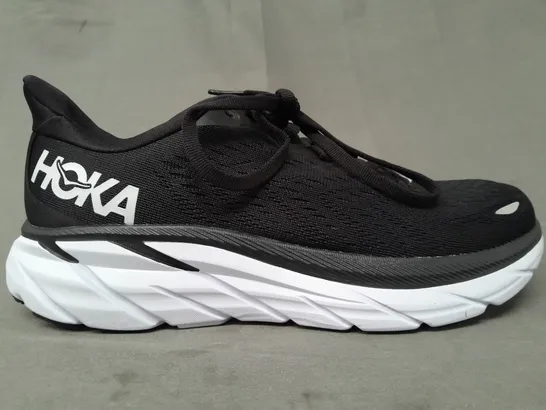 BOXED PAIR OF HOKA CLIFTON 8 SHOES IN BLACK/WHITE UK SIZE 5.5