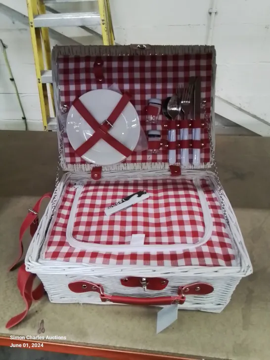 A STUNNING WICKER TRAVEL LUNCH PICNIC BASKET AND PICNIC BLANKET