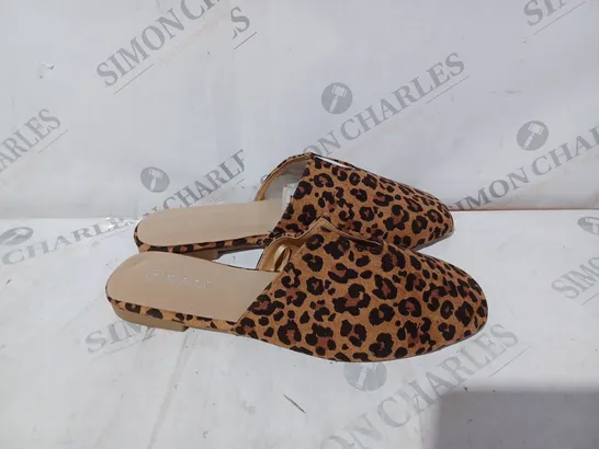 KASARA LEOPARD MULE SHOES IN BROWN SIZE 4