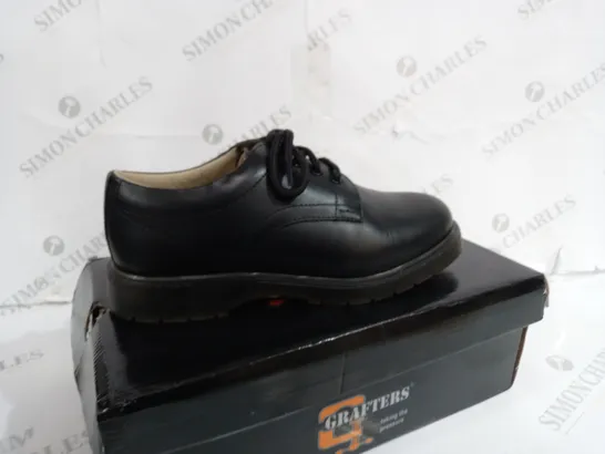 BOXED PAIR OF GRAFTERS BLACK SHOES SIZE 6