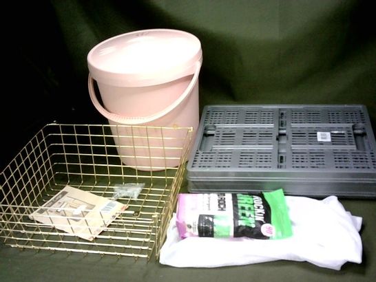 LOT OF 5 ASSORTED HOMEWARE ITEMS TO INCLUDE COLPSIBLE STORAGE CRATES, LETTER CAGE AND LAUNDRY DETERGENT