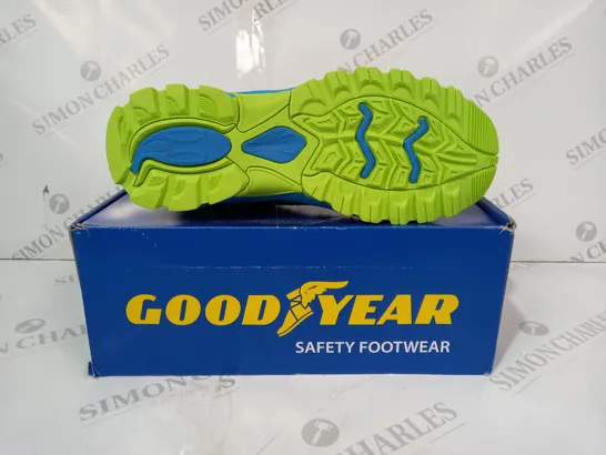 BOXED PAIR OF GOODYEAR SAFETY SHOES IN GREEN/BLUE/GREY UK SIZE 7