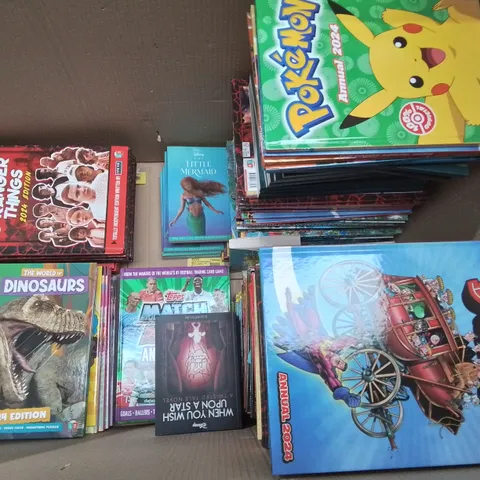 LARGE QUANTITY OF ASSORTED BOOKS AND 2024 ANNUALS TO INCLUDE MATCH ATTAX,  MINECRAFT, DANDY AND STRANGER THINGS
