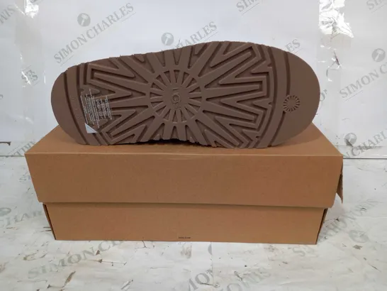 BOXED PAIR OF UGG FAUX SUEDE SLIP-ON CHUNKY SHOES IN CHESTNUT UK SIZE 7