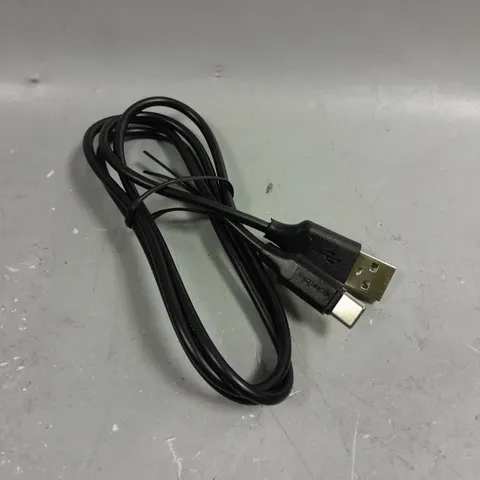 APPROXIMATELY 25 KENABLE USB A - USB C DATA CABLES 