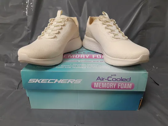 BOXED PAIR OF SKECHERS AIR-COOLED MEMORY FOAM TRAINERS IN CREAM SIZE 6