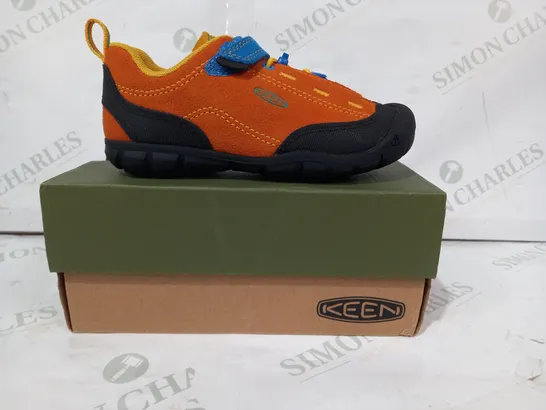 BOXED PAIR OF KEEN KIDS SHOES IN ORANGE/YELLOW UK SIZE 12