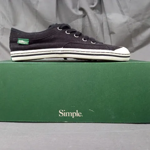 BOXED PAIR OF SIMPLE SATIRE CANVAS SNEAKERS IN BLACK SIZE 4