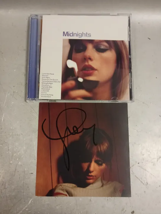 TAYLOR SWIFT MIDNIGHTS ALBUM WITH SIGNED CD INSERT 