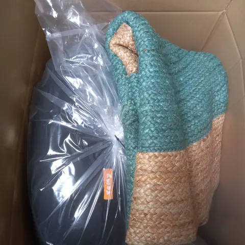 LARGE BOX OF ASSORTED ITEMS TO INCLUDE RUGS, PICTURES AND PILLOWS