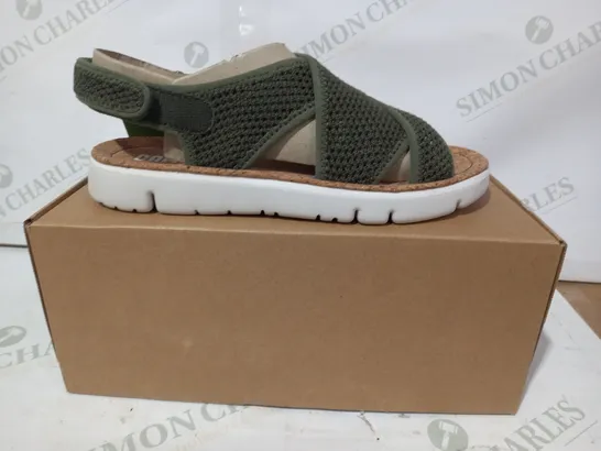 BOXED PAIR OF CAMPER ORUGA SANDALS IN GREEN EU SIZE 40