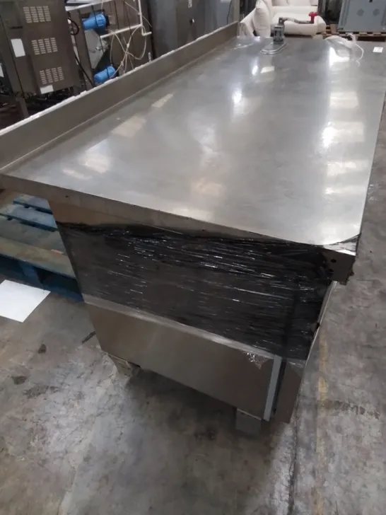 COMMERCIAL STAINLESS REFRIGERATED FOOD PREP COUNTER 