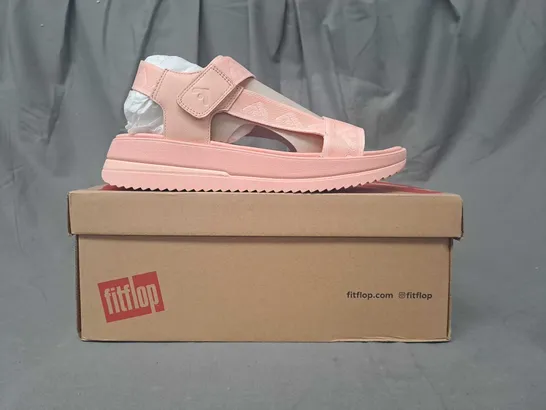 BOXED PAIR OF FITFLOP OPEN TOE BACK-STRAP SANDALS IN PINK UK SIZE 6