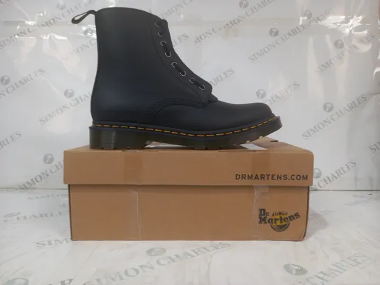 BOXED PAIR OF DR MARTENS 1460 PASCAL FRONT ZIP ANKLE BOOTS IN BLACK UK SIZE 8
