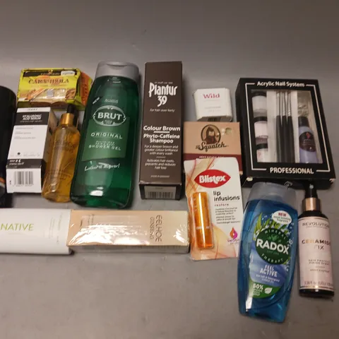 BOX OF APPROXIMATELY 20 COSMETIC ITEMS TO INCLUDE - DR SQUATCH SOAP, BROWN SHAMPOO, AND BRUT SHOWER GEL ETC.