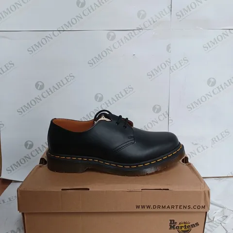 DR. AIRWAIR MARTENS STEEL TOE CAPS IN BLACK - UK 8