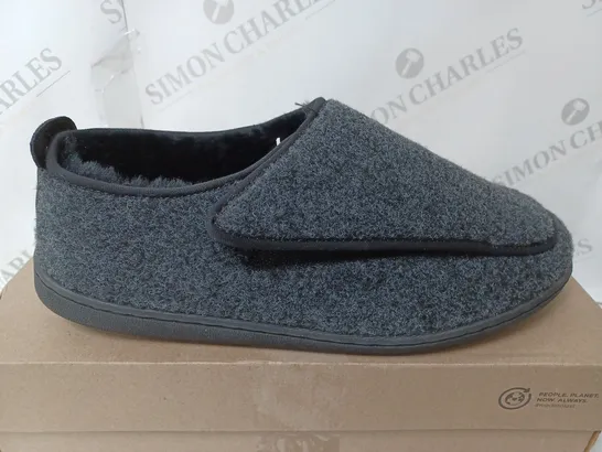 BOXED CLARKS MEN KING SLIPPER IN DARK GREY FELT - SIZE 10 MENS