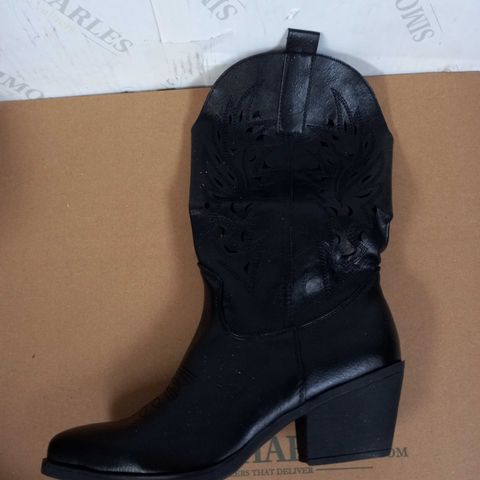 BOXED PAIR OF MARTIN PESCATORE COWBOY BOOTS (BLACK LEATHER), SIZE 41 EU
