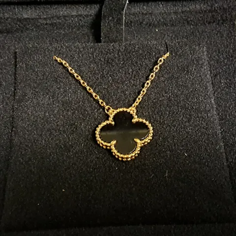 VAN CLEEF & ARPELS 4-LEAF CLOVER NECKLACE 