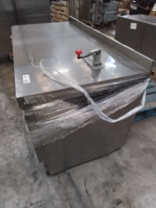 COMMERCIAL STAINLESS REFRIGERATED FOOD PREP COUNTER 