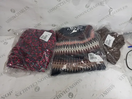 BOX OF ASSORTED CLOTHING ITEMS TO INCLUDE JUMPER - TOP- DRESS 