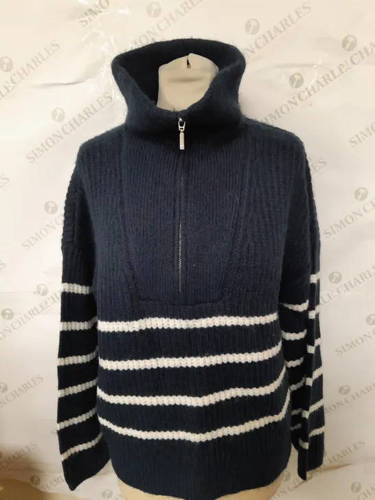 ABERCROMBIE & FITCH HIGH NECK FLEECE IN BLUE & WHITE - SIZE MEDIUM