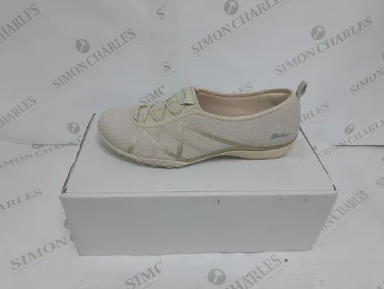 SKETCHERS BREATHE EASY TRAINER - NATURAL SIZE UK 7