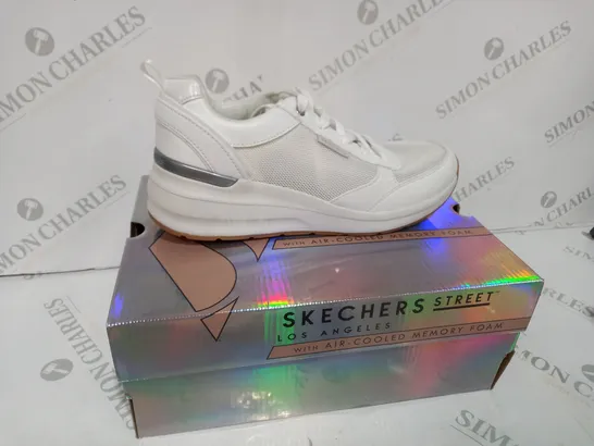 OUTLET SKECHERS AIR COOLED MEMORY FOAM WHITE TRAINERS 