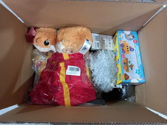 ASSORTED BOX OF APPROXIMATELY 15 TOYS AND GAMES TO INCLUDE HEY DUGGEE WOODEN VEHICLES, PRO TONE FITNESS BALL, SNOOPY AND WOODSTICK PLUSHEE, ETC 