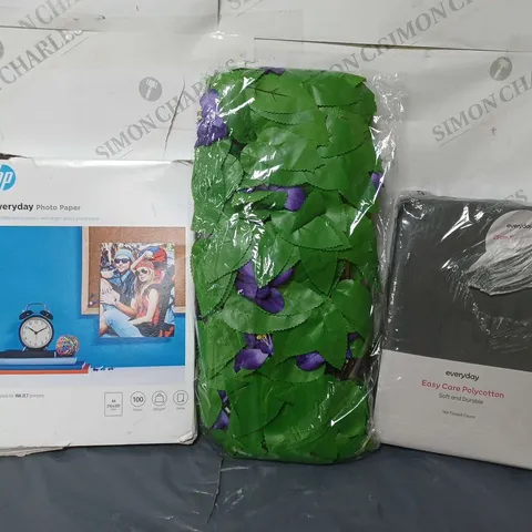 APPROXIMATELY 20 ASSORTED HOUSEHOLD ITEMS TO INCLUDE EVERYDAY SINGLE DUVET SET, FLORAL WALL DECOR, HP A4 PHOTO PAPER, ETC - COLLECTION ONLY