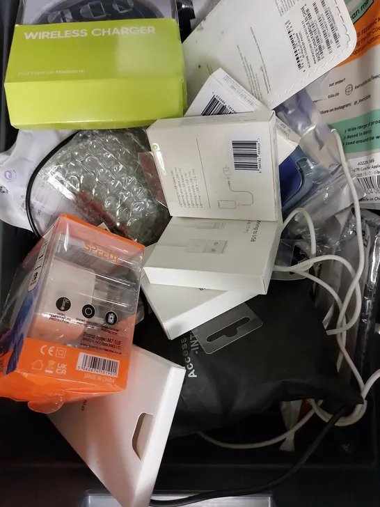 BOX OF APPROX 25 ASSORTED MOBILE PHONE ACCESSORIES TO INCLUDE CASES, USB CABLES, EARPHONES, ETC