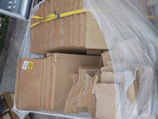 PALLET OF APPROXIMATELY 30 ASSORTED STONE PAVING SLABS 