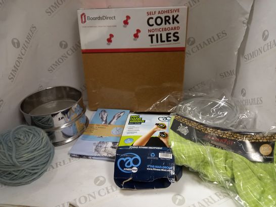 LOT OF APPROXIMATELY 15 ASSORTED HOUSEHOLD ITEMS TO INCLUDE CORK NOTICE BOARD, LAUNDRY BASKET, DECORATIVE TOWELS ETC