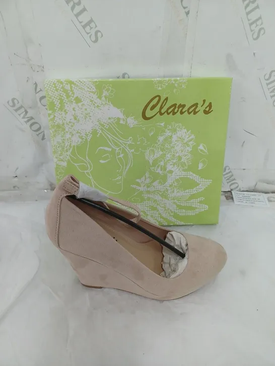 LARGE BOX OF APPROXIMATELY 10 BOXED CLANAS WEDGE BEIGE HEELS IN VARIOUS SIZE 