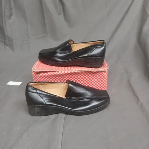 BOXED SUEVES BLACK SHOES SIZE 36