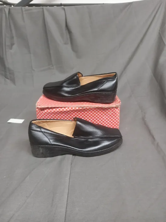 BOXED SUEVES BLACK SHOES SIZE 36