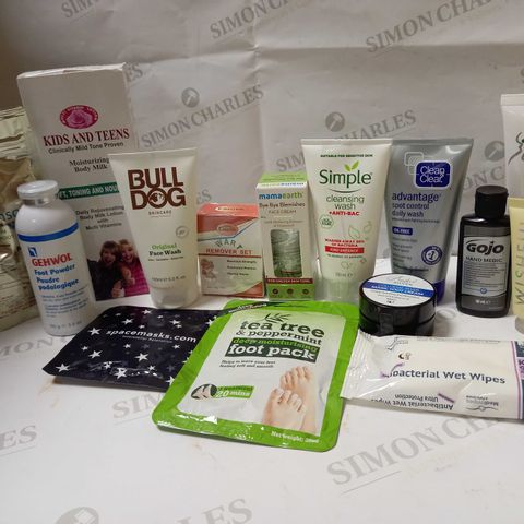 LOT OF APPROX 15 ASSORTED SKINCARE PRODUCTS TO INCLUDE BULLDOG FACE WASH, WART REMOVER SET, ANTI-BACTERIAL WET WIPES, ETC