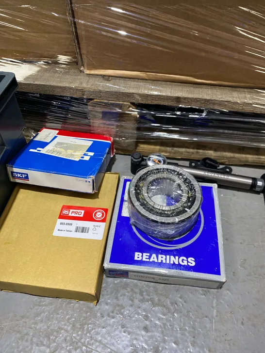 TRAY OF ASSORTED ITEMS TO INCLUDE: BEARINGS ETC