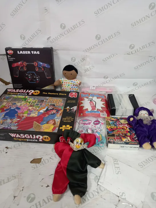 LARGE BOX OF ASSORTED TOYS AND GAMES TO INCLUDE TEDDIES, LASER TAG AND JIGSAWS