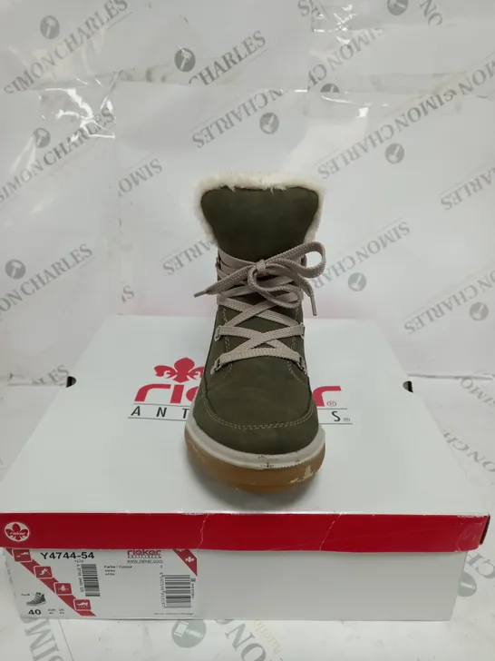 BOXED PAIR OF RIEKER WATER RESISTANT WARM LINED HIKING LACE UP BOOTS, KHAKI - SIZE 6.5