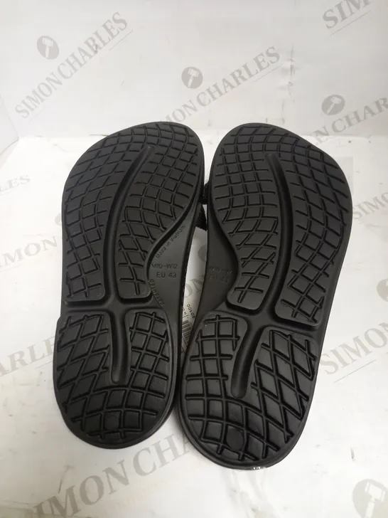 OOFOS OORIGINAL TOE POST FLIP FLOPS GRAPHITE EU 44 