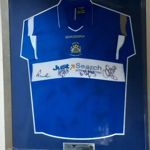 FRAMED, MOUNTED AND SIGNED STOCKPORT COUNTY FC HOME JERSEY