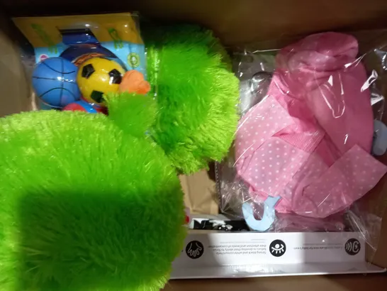 BOX OF APPROXIMATELY 10 ASSORTED TOYS AND GAMES TO INCLUDE MONSTARZ PLUSH TOY, LEGO NINJAGO PS4 GAME, BATHTIME BATH SQUIRTERS, ETC