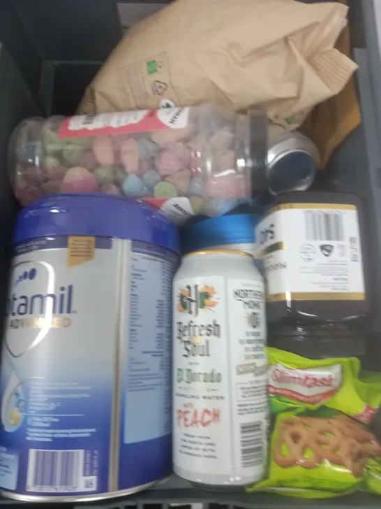 BOX OF APPROXIMATELY 10 ASSORTED ITEMS TO INCLUDE SPARKLING WATER, MANUKA HONEY, SWEET MIX ETC